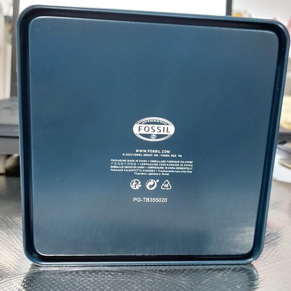 FOSSIL Men's Ryan Leather Wallet With Original Durable Tin Can Bifold With Flip - Picture 3 of 10